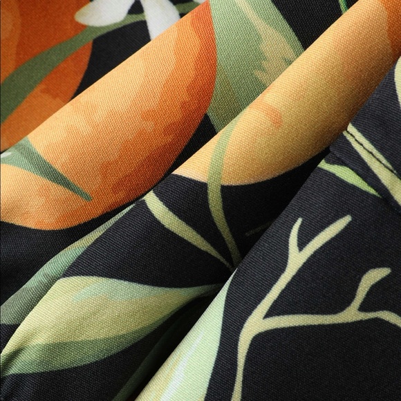 Cider styling cropped tank top. Side zipper, tie straps. Size Small - Picture 6 of 8